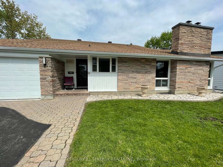 Property Photo:  639 Glenhurst Crescent  ON K1J 7B6 