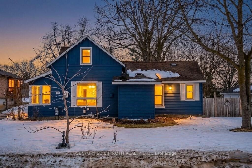 Property Photo:  39 Grove Street W  ON L4N 1M6 