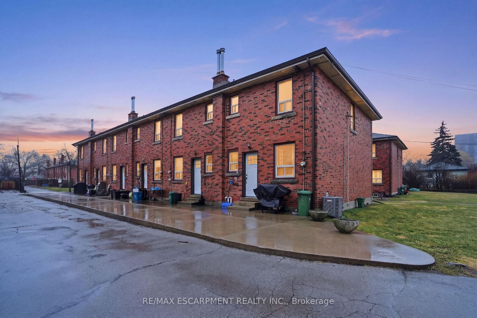 Property Photo: 424 East 42nd Street ON L8T 3A9