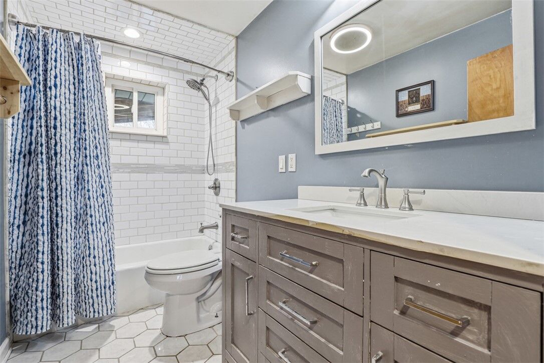 Property Photo:  30 Robb Ln  PA 15332 