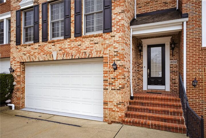 Property Photo:  402 Georgetowne Ct  PA 15090 