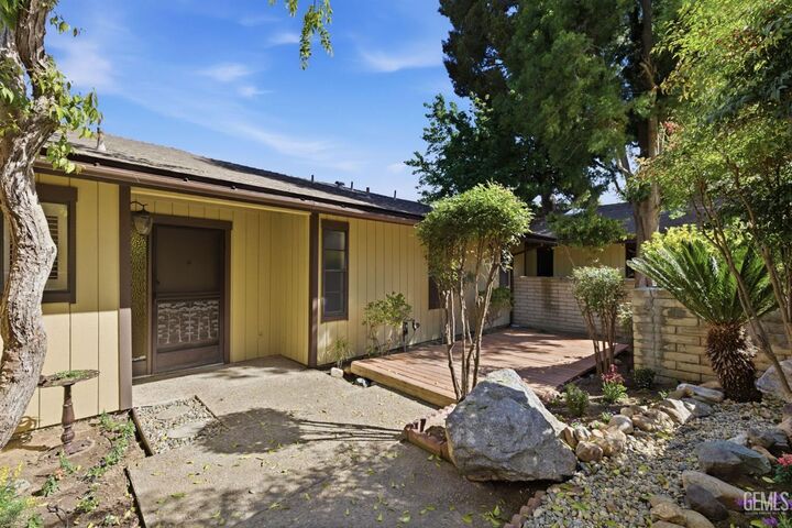 Property Photo:  11930 Laver Court  CA 93306 