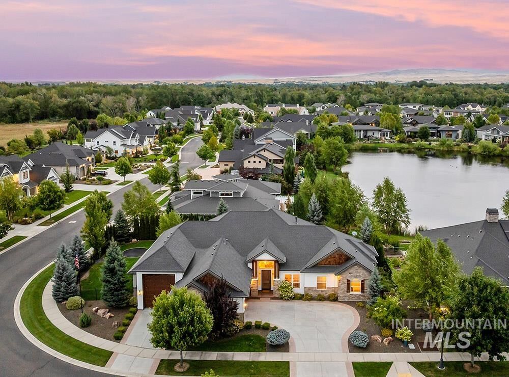 Property Photo: 1552 W Windbreaker Ln ID 83616