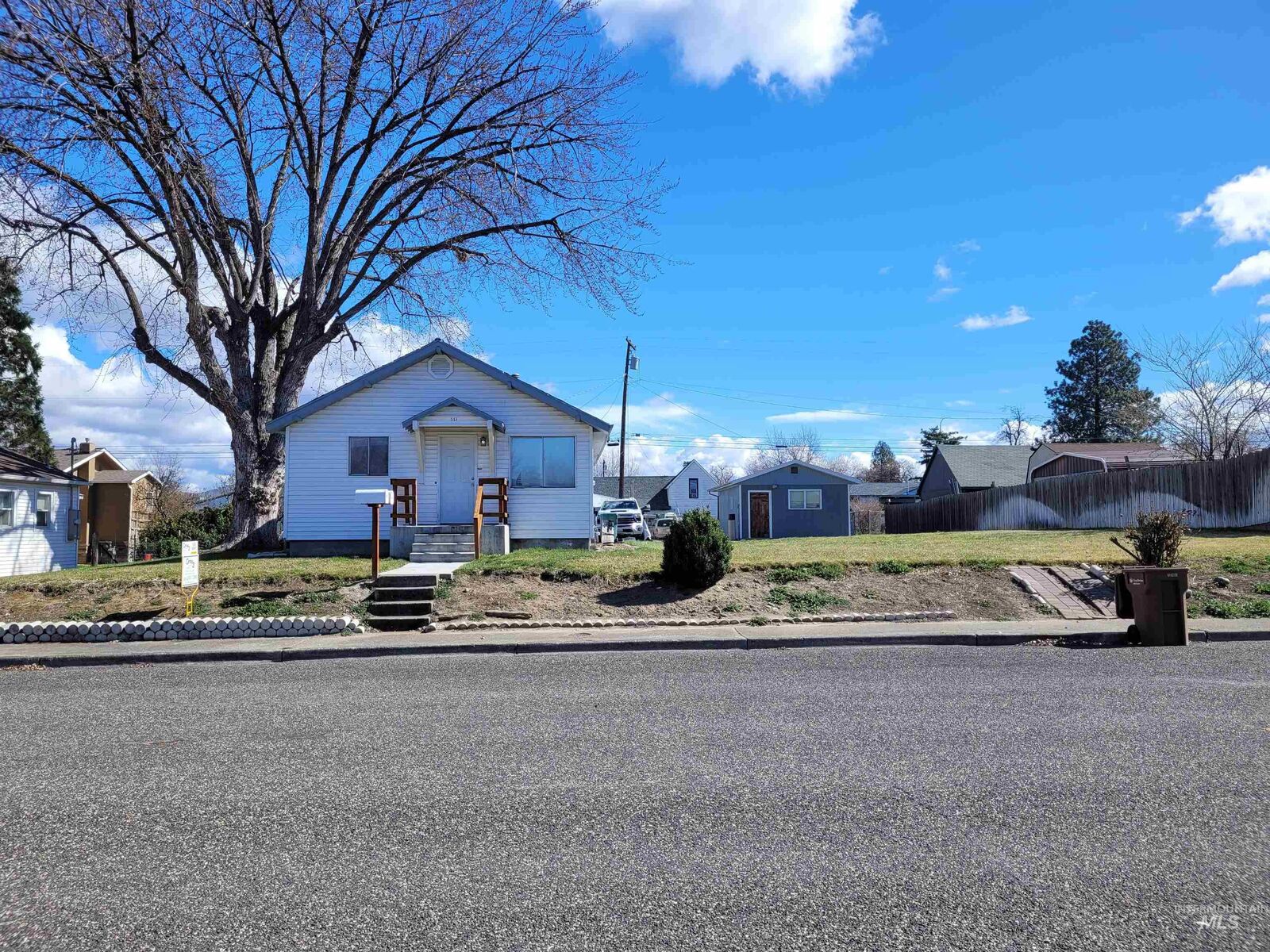 Property Photo:  517 12th St  WA 99403 