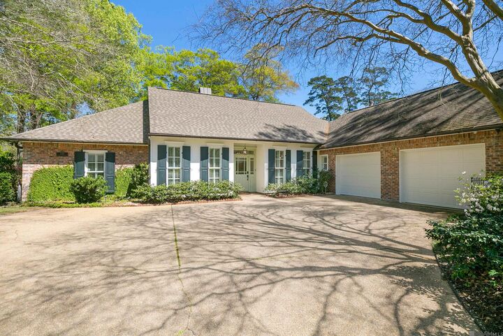 Property Photo:  5845 S Shore Dr  LA 70817 