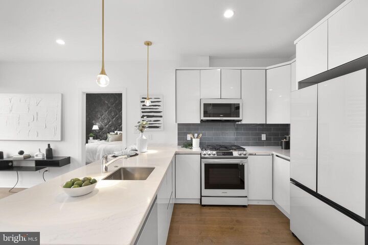 Property Photo:  1002 Rhode Island Avenue NE 8  DC 20018 