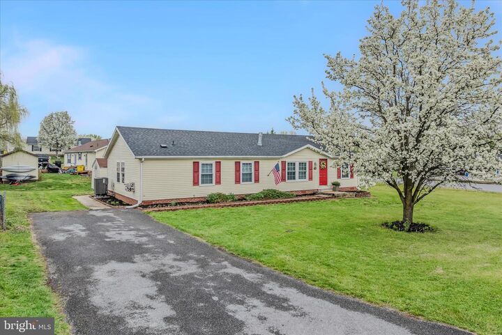 Property Photo: 16 Longbranch Drive WV 25405