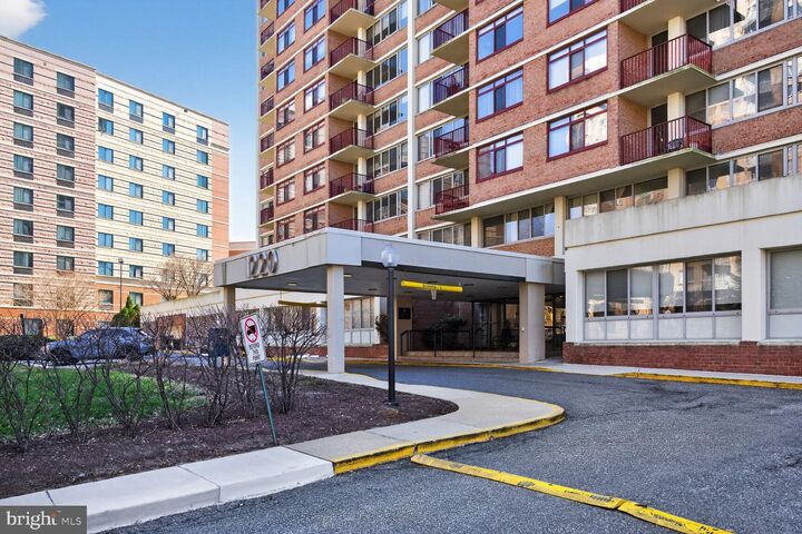 Property Photo:  1220 Blair Mill Road 1403  MD 20910 