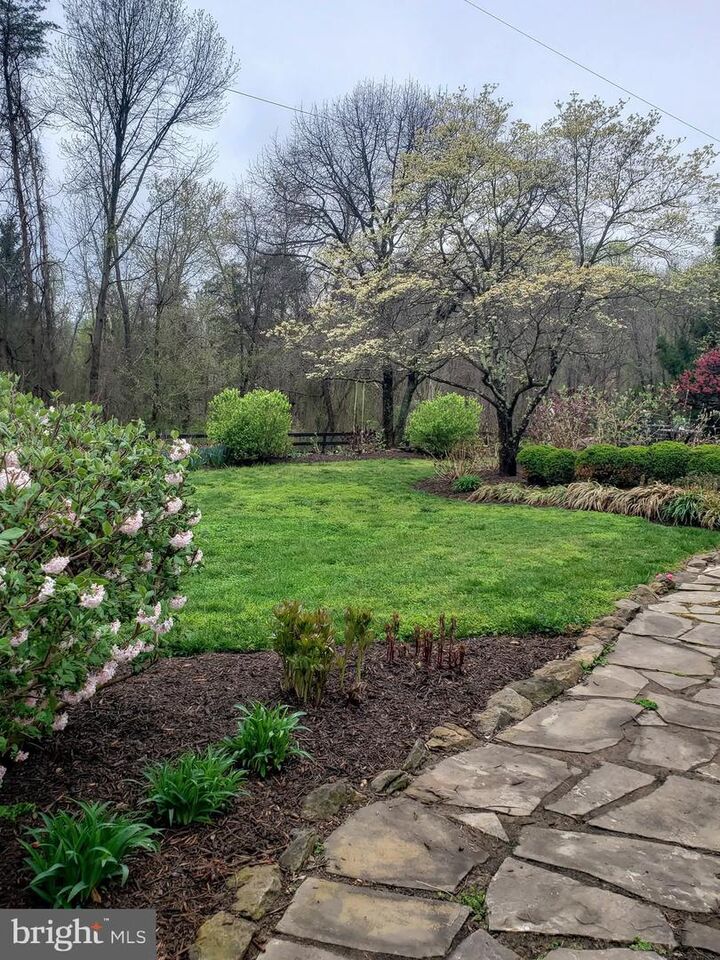 Property Photo:  5556 Merry Oaks Road  VA 20198 