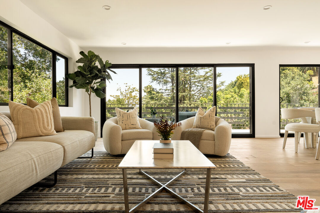 Property Photo:  11587 Sunshine Ter  CA 91604 