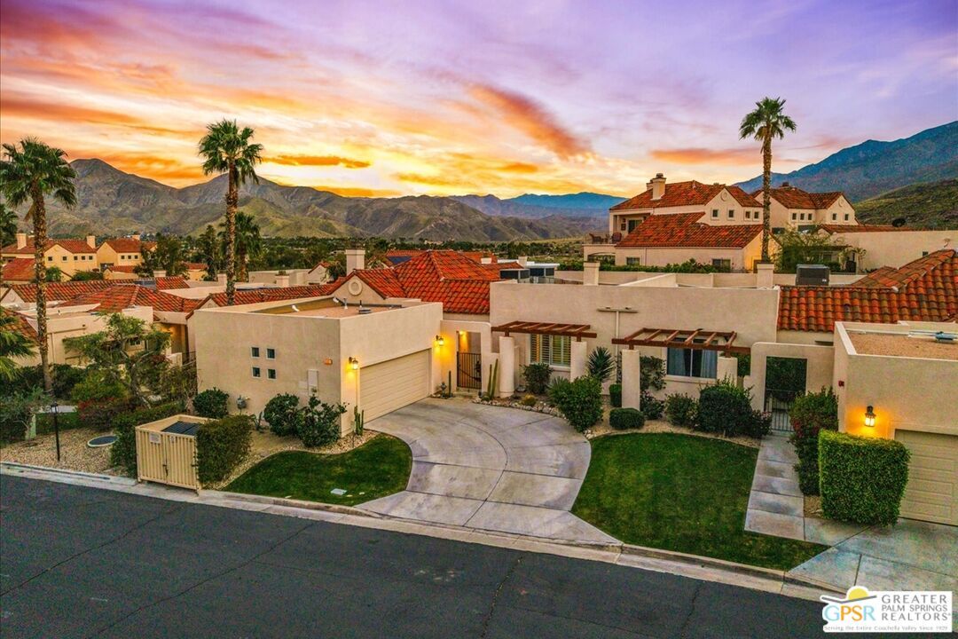 Property Photo:  245 Canyon Cir  CA 92264 