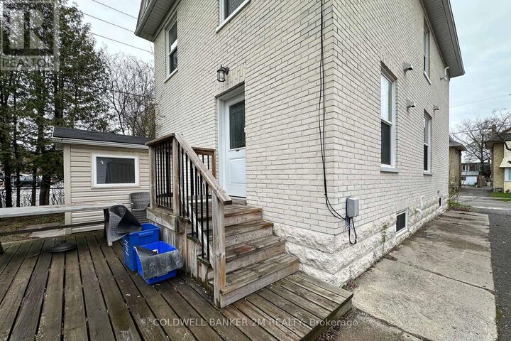 Photo de la propriété:  242 Kendal Avenue 1  ON L1G 5B5 