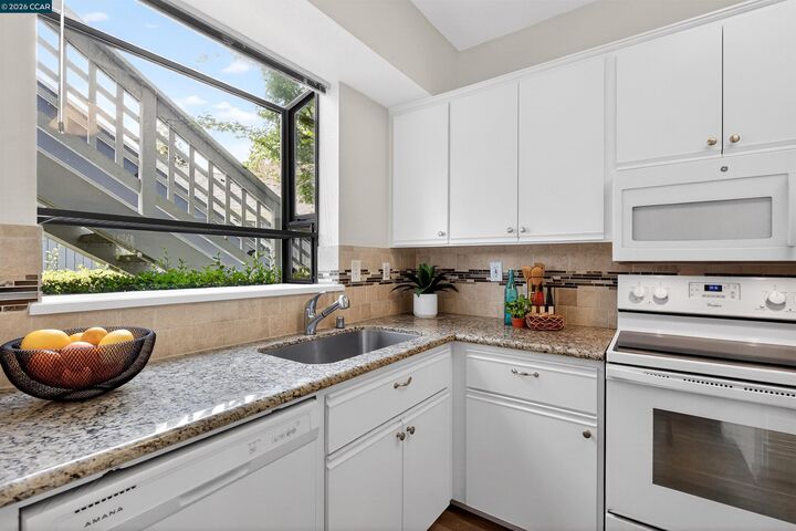 Property Photo:  2590 Oak Rd 146  CA 94597 