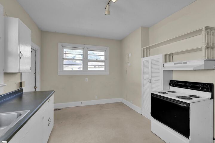 Property Photo:  22 Meadow Street  SC 29365 