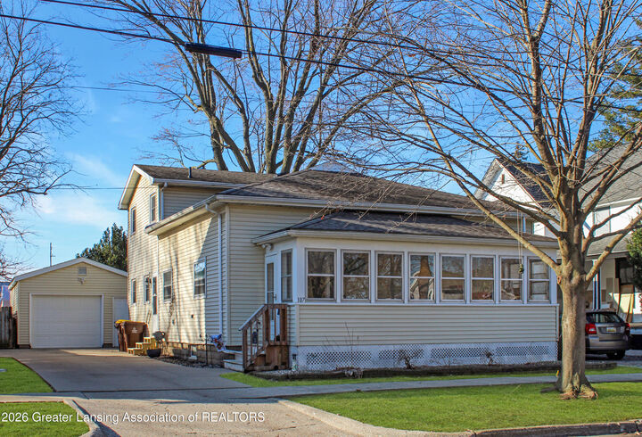 Property Photo:  107 W Steel Street  MI 48879 