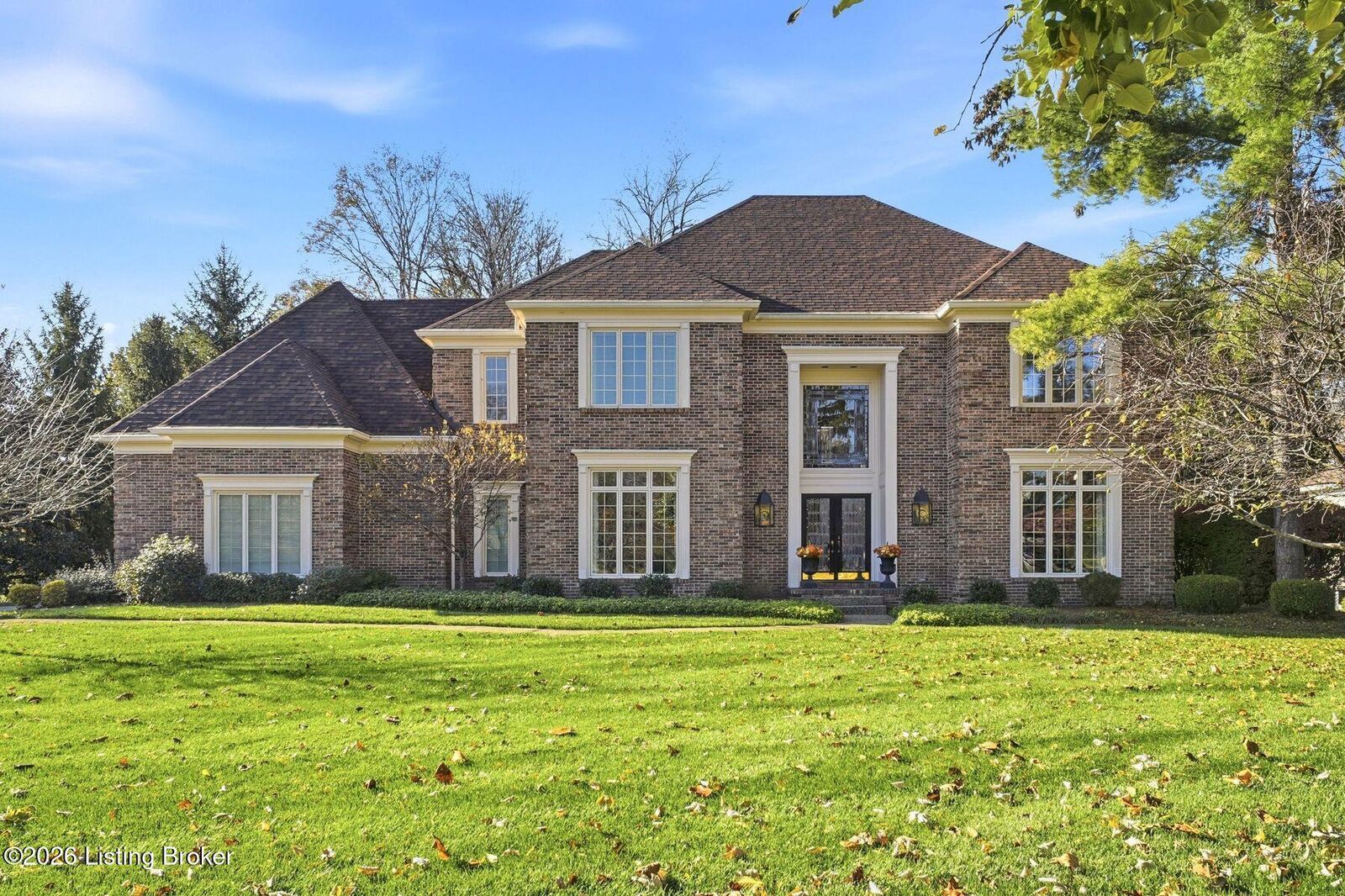 Property Photo: 1402 Somerhill Way KY 40223