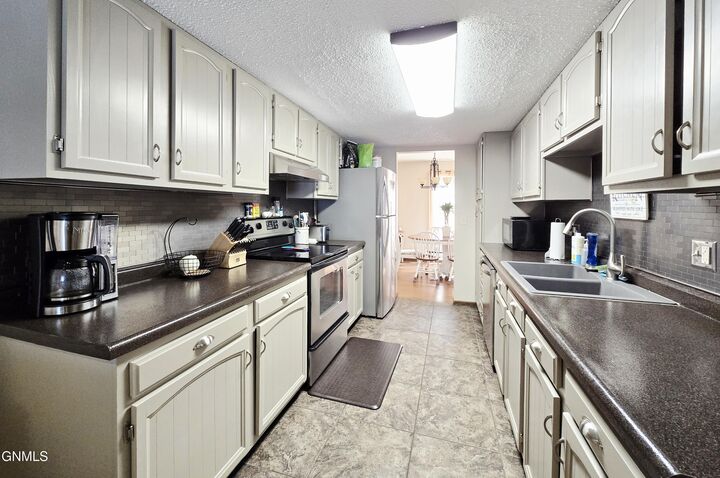 Property Photo:  2903 Winnipeg Drive  ND 58503 