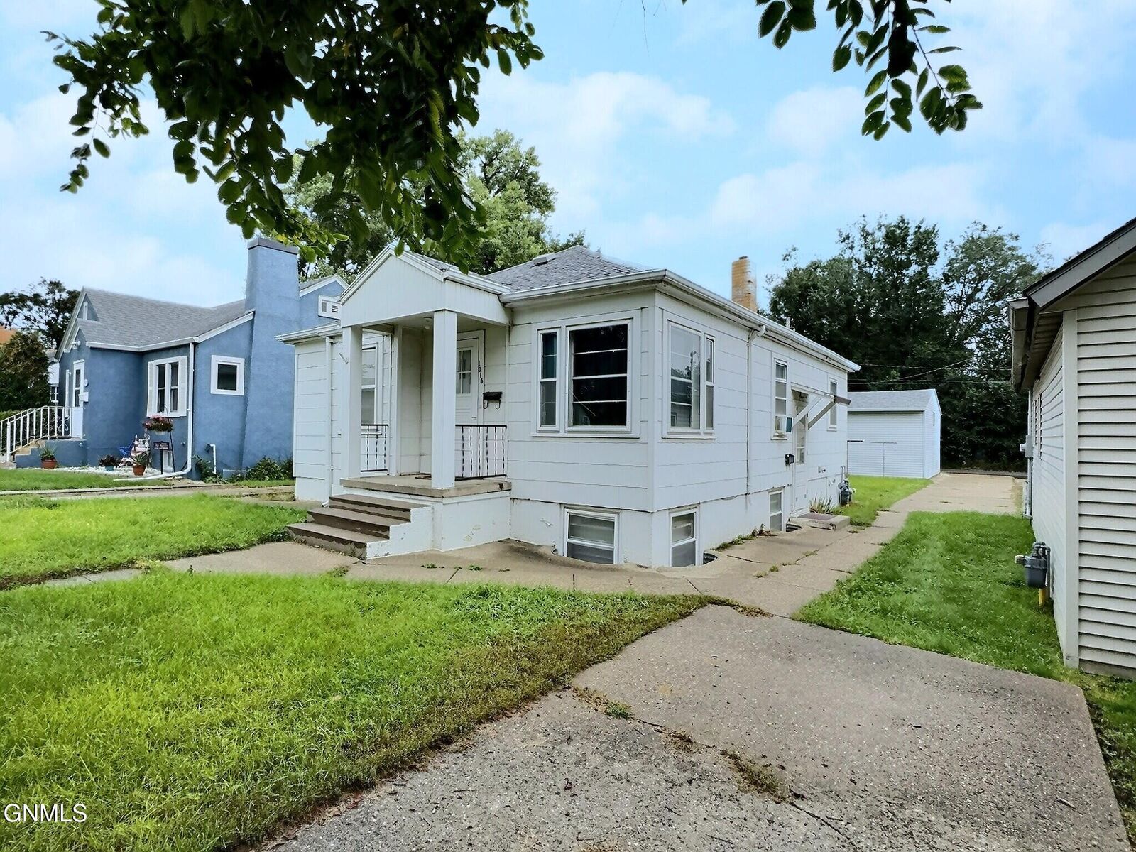 Property Photo: 1015 N 9th Street ND 58501