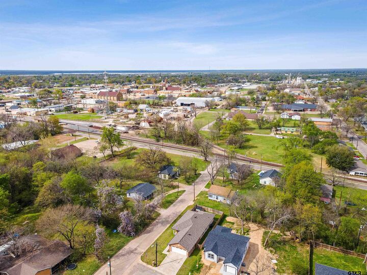 Property Photo:  101 W Ross Street  TX 75482 