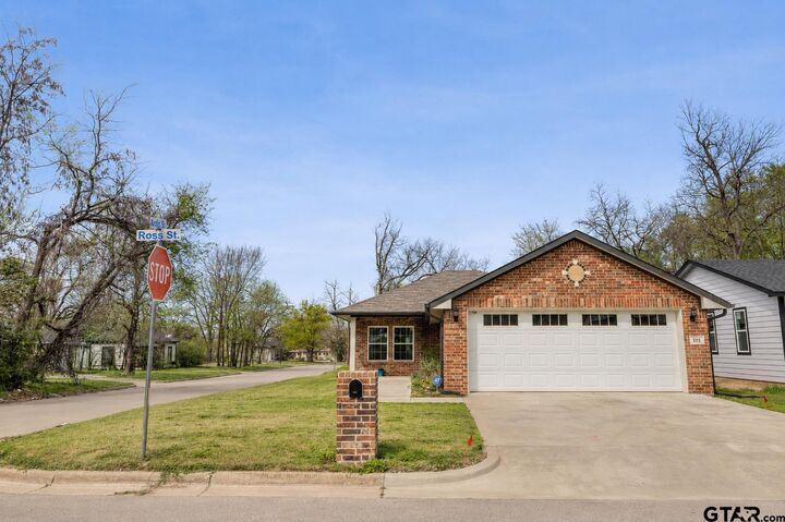 Property Photo:  101 W Ross Street  TX 75482 