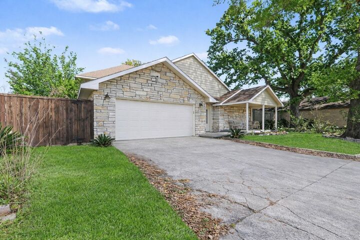 Property Photo:  11643 Breezy Knoll Drive  TX 77064 
