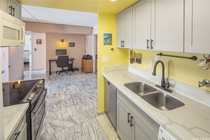 Property Photo:  2333 Kapiolani Boulevard 1607  HI 96826 