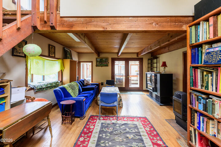 Property Photo: 1377 Moonshine Park Road OR 97357