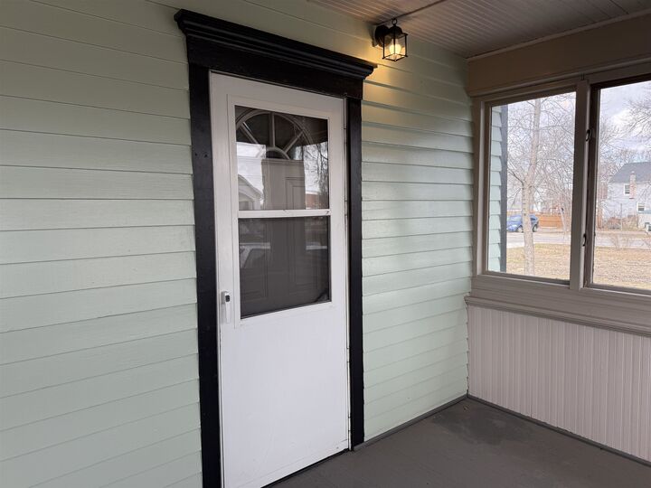 Property Photo:  108 S Sycamore  NE 69101 