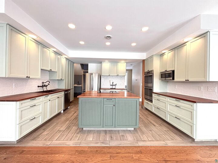 Property Photo:  2718 Northridge Dr  MN 55811 