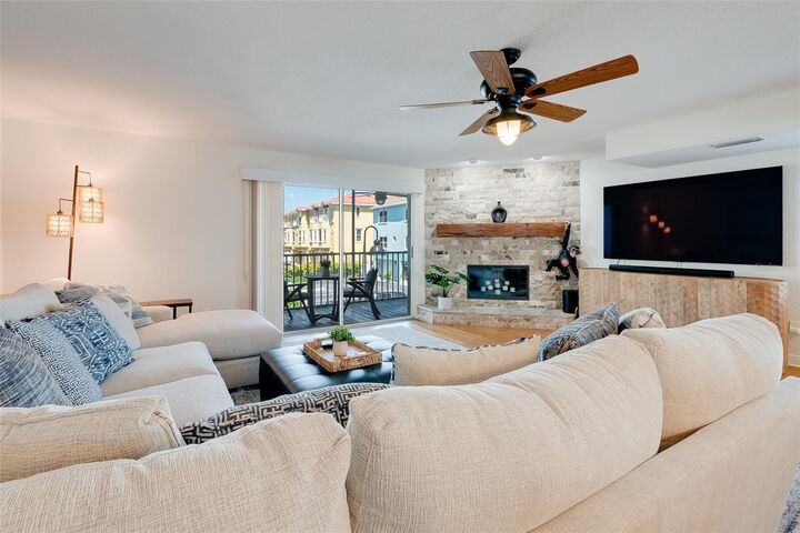 Property Photo:  1101 Pinellas Bayway S 206  FL 33715 