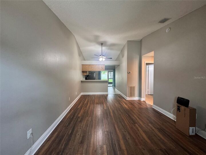 Property Photo:  915 Burlwood Street  FL 33511 