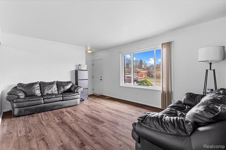 Property Photo:  27323 Crestwood Drive  MI 48088 6025 