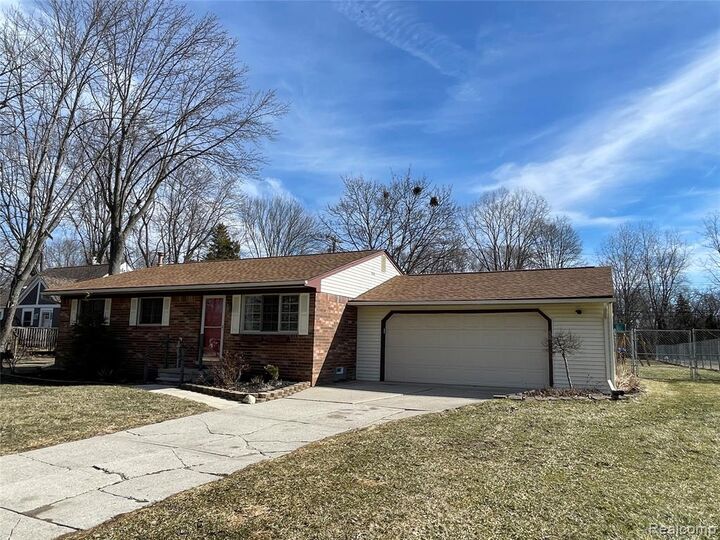 Property Photo:  19464 Parkville Street  MI 48152 2111 