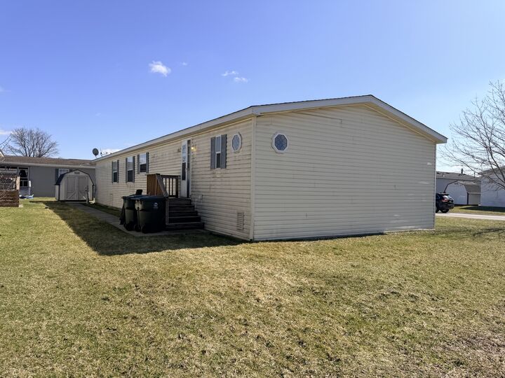 Property Photo:  198 Blue Jay Drive  IL 60411 