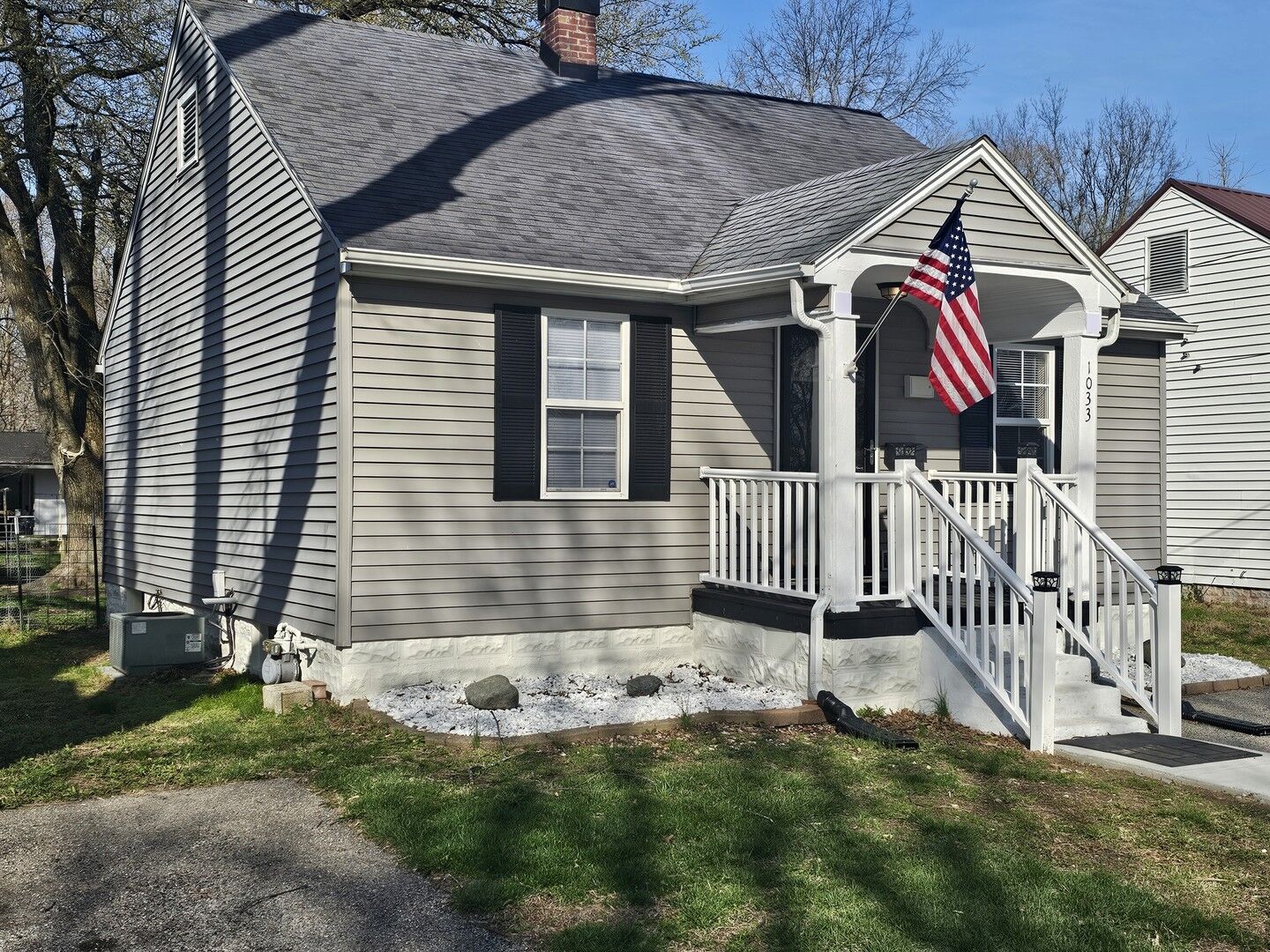 Property Photo:  1033 S 17th  IL 62864 