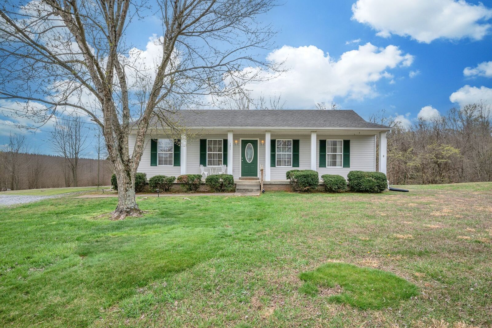 Property Photo: 1021 Deerfield Dr TN 37035