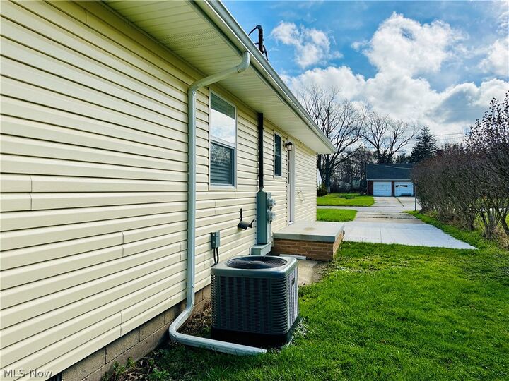 Property Photo:  4913 Dunsmore Avenue  OH 44004 