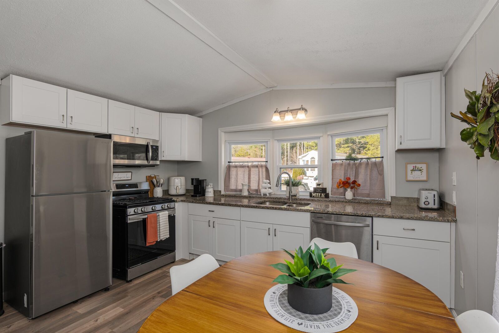 Property Photo:  7 Lynn Lane  NH 03867-5157 