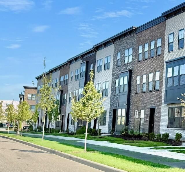 Property Photo:  852 Woodlawn Avenue  MN 55116 