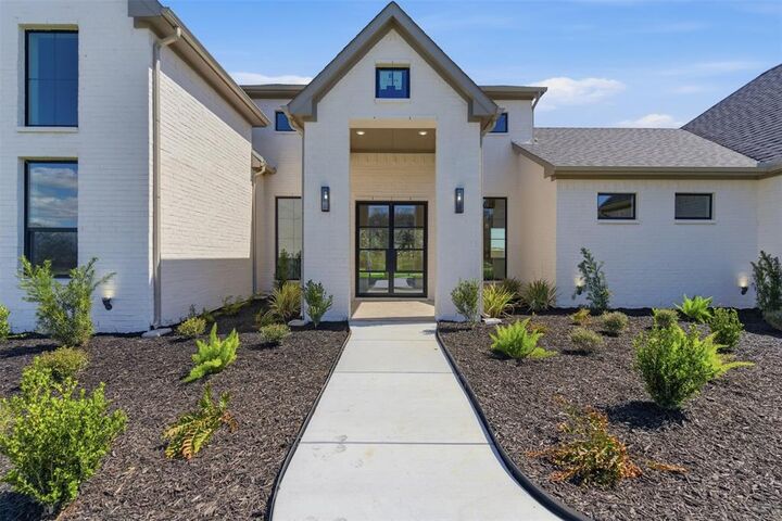 Property Photo: 5825 Grey Wolf Court TX 76140