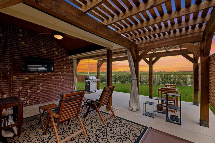 Property Photo: 1020 Embers Lane TX 76201