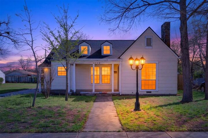 Property Photo:  2904 Marigold Avenue  TX 76111 