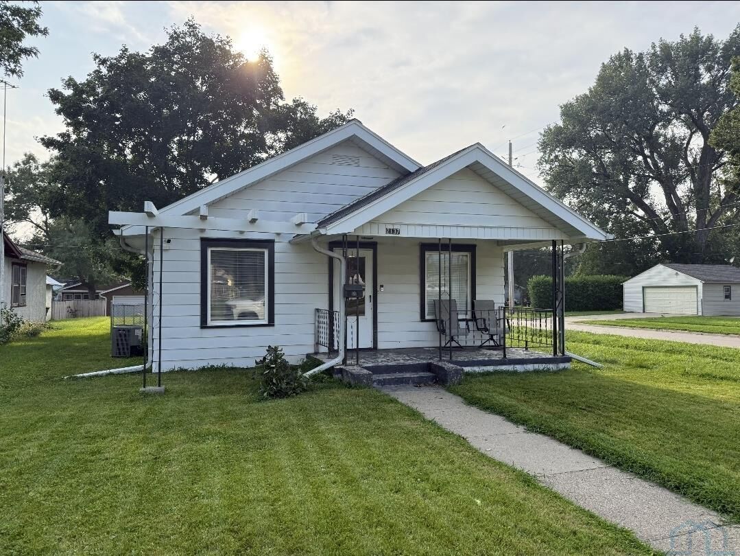 Property Photo:  2137 Dewey St  IA 51109 