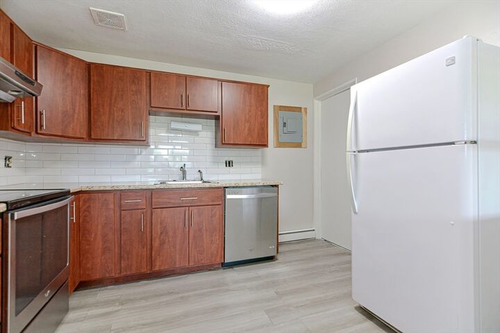 Property Photo:  4 Colonial Village Dr 9  MA 02474 