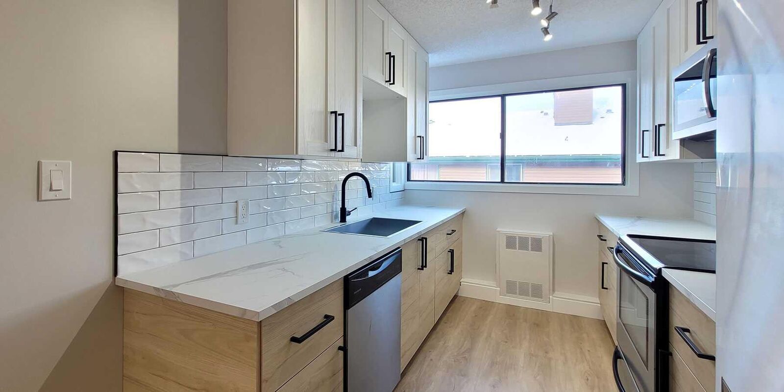 Property Photo:  2400 15 Street SW 29  AB T2T 5S3 