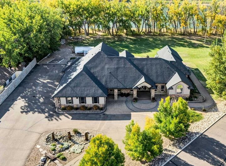 Property Photo: 29 Sunvalley Court SW AB T0J 2P0