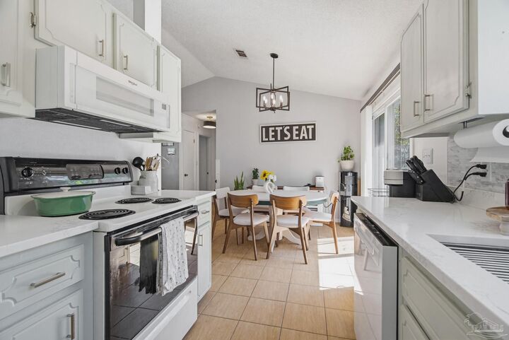 Property Photo:  1184 Signal Hill Ln  FL 32514 