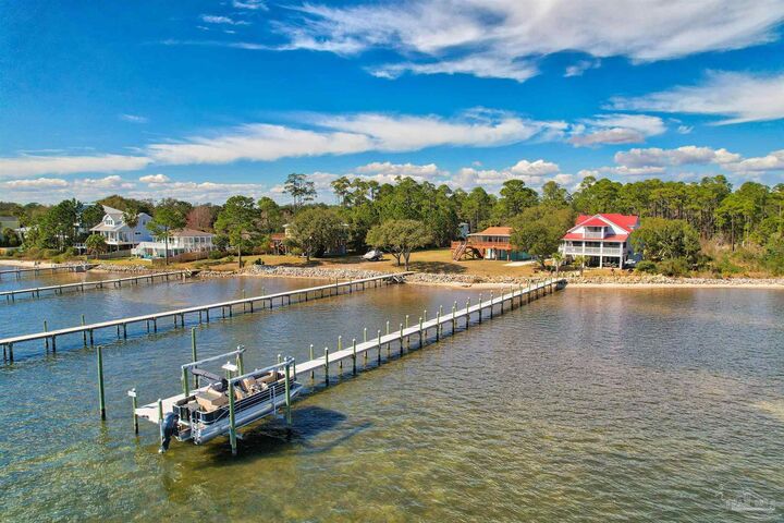 Property Photo: 5485 Soundside Dr FL 32563