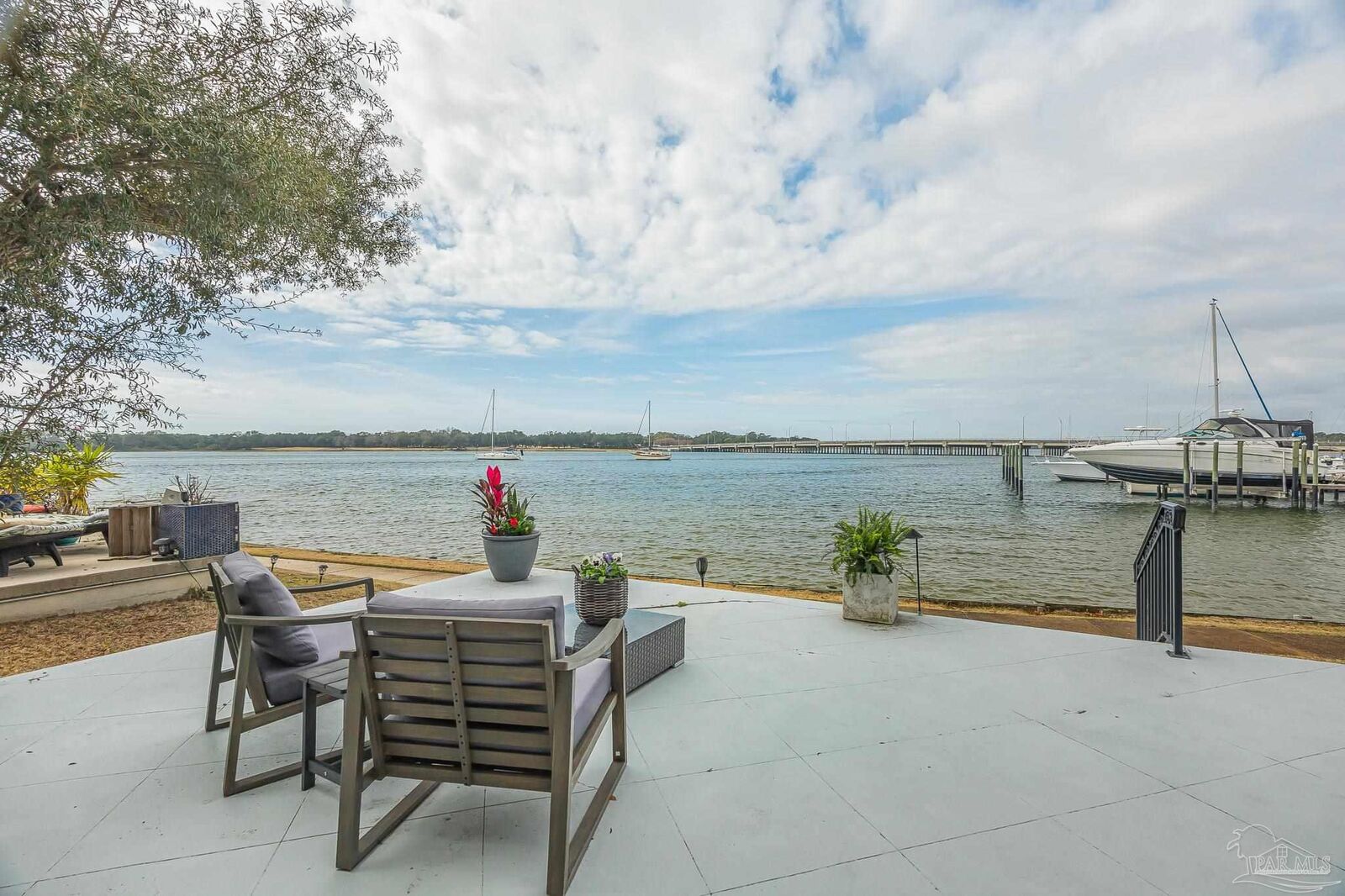 Property Photo:  697 Palomar Dr  FL 32507 