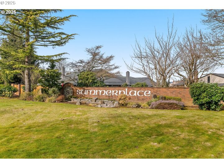 Property Photo:  15035 NE Sacramento St 62  OR 97230 